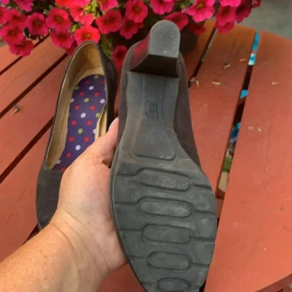 Flexi Black Suede Pump Size 5 1/2. 3”heel w 1/2” platform - Picture 5 of 6